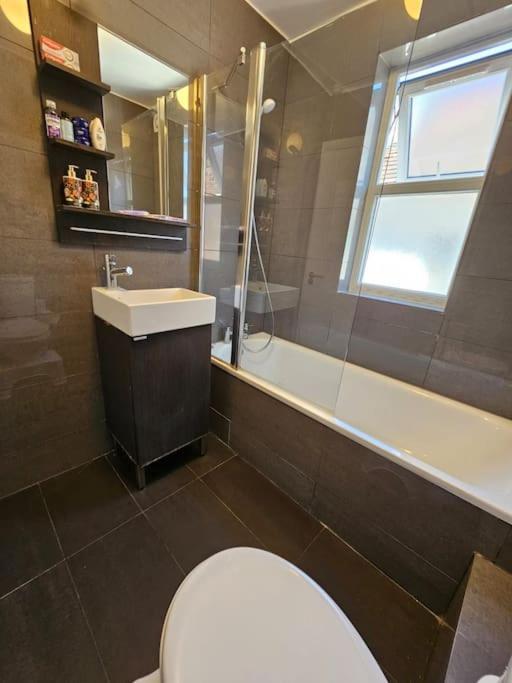 2 Bedroom Flat In Camden ロンドン エクステリア 写真